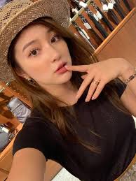 想購物時一定要找個可以互相「理性」勸敗的伴👍 這時找Vianne* 張瑋瑋準沒錯❤️ #超狂斷捨離友人#除了找她逛街外很想找她幫忙我清衣櫃🤣  #抓緊時間購物連網美照都忘了拍