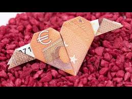 Idee Von Uta Kattau Auf Diy Geschenke Hochzeit In 2020 Geld Falten Herz Geld Falten Hochzeit Geld Falten