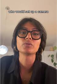 Iris Logan's Instagram, Twitter & Facebook