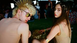 If you have a long dress, it can protect your skin from the scorching sun or low temperatures. Coachella Style 2020 Der Ultimative Style Guide Fur Das Coachella 2020