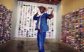 Lil nas x and south dakota governor kristi noem have butted heads over the rapper's latest song and shoe line. Go Sneaker Shopping With Lil Nas X The Video Suite