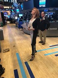 Liz clayman is a member of vimeo, the home for high quality videos and the people who love them. Liz Claman See You Live From The Floor Of The Nyse Fox Facebook