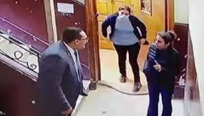 ووصل المتهم منذ قليل وسط حراسة امنية مشددة. Ø§Ù„ØªÙØ§ØµÙŠÙ„ Ø§Ù„ÙƒØ§Ù…Ù„Ø© Ù„Ù€ Ù…ØªØ­Ø±Ø´ Ø§Ù„Ù…Ø¹Ø§Ø¯ÙŠ ØªØ­Ø±Ø´ Ø¨Ø·ÙÙ„Ø© ÙˆÙƒØ§Ù…ÙŠØ±Ø§Øª Ø§Ù„Ù…Ø±Ø§Ù‚Ø¨Ø© ÙØ¶Ø­ØªÙ‡ ÙˆØ§Ù†Ù‡Ø§Ø± Ø¨Ø¹Ø¯ Ø§Ù„Ø­ÙƒÙ… Ø¹Ù„ÙŠÙ‡ Ø¨Ø§Ù„Ù…Ø´Ø¯Ø¯ 10 Ø³Ù†ÙˆØ§Øª ÙˆØ¯ÙØ§Ø¹Ù‡ Ù…Ø±ÙŠØ¶ Ø¨ÙŠØ¯ÙˆÙÙŠÙ„ÙŠØ§ Ù‚Ù†Ø§Ø© ØµØ¯Ù‰ Ø§Ù„Ø¨Ù„Ø¯
