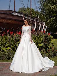 Kaufen preiswerte günstige brautkleider und brautmode mit erstklassiger qualität nach maß.bei milanoo gibt es mehr als 800 wunderschöne brautkleider styles.shoppen sie jetzt ihre trauhafte brautkleider! A Linie Brautkleid Livia Brautkleid Spitze Brautkleid Satin Etsy