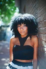Du Big Chop Au Cheveux Longs Comment Optimiser La Pousse Des Cheveux Afros En Quelques Gestes Simples Pousse Des Cheveux Cheveux Afro Cheveux