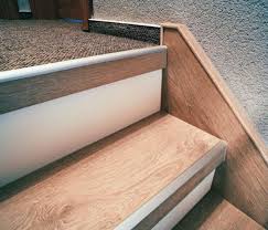 Gerne verkleiden wir auch die treppenwangen und erneuern das. Betontreppe Renovieren Holz Laminat Oder Vinyl Hk Treppenrenovierung