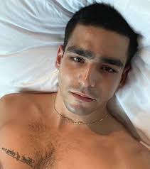 Hombres que nos quieren vender como guapos pero no lo son...