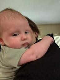 The proper way to use a baby carrier 🤣