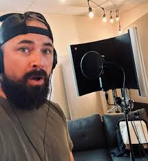 Charlie Gabbard's Instagram, Twitter & Facebook