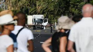 Translation of malgré le fait que in english. Sur La Promenade Des Anglais Le Deuil Les Larmes Et La Vie Malgre Tout Centrepresseaveyron Fr