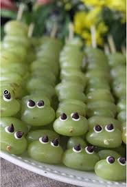 Snake Made Of Green Grapes Fun Snacks For Kids Fun Kids Food Food
