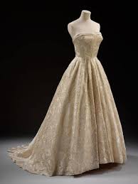 This 1955 Givenchy Evening Dress Is Called Les Muguets Lilies Of The Valley Vintage Gowns Vintage Fashion Dresses