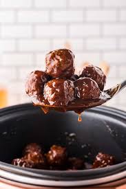 Super easy crock pot bacon bourbon meatballs recipe is a great new years eve appetizer or super bowl appetizer recipe! Crockpot Bourbon Bbq Meatballs The Chunky Chef