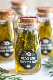 Diy Personalized Wedding Favors With Evermine Lindorelli Diy Wedding Day Wedding Gift Favors Olive Oil Wedding Favors