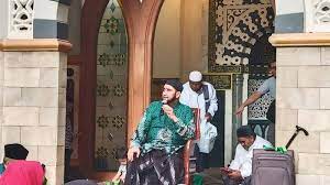 Berawal dari guru besarnya yang merupakan sekaligus ayah handa tercintanya. Habib Syech Abdul Qodir Assegaf Berangkat Umroh Dan Membimbing Ratusan Jemaah Ke Tanah Suci Tribun Solo