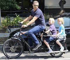 Naomi Watts And Liev Schreiber Enjoy A Bike Ride With Their Two Sons Bike Ride Liev Schreiber Riding