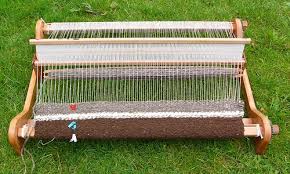 Wenn ein teppich gewebt werden soll, bedeutet dies, dass ihm besonders viel aufmerksamkeit zukommt. Teppich Weben Beyenburgerin Design