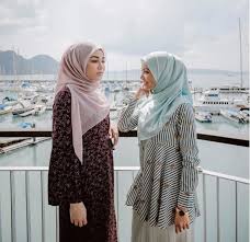 Novel ni mengisahkan seorang lelaki bernama iqbal raid yang jatuh cinta pandang pertama pada seorang wanita yang sangat garang bernama naira. Drama Lelaki Kiriman Tuhan 2018 Raihana Astro Oasis