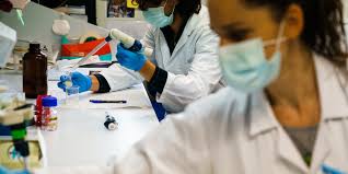 A nouveau autorisé en france mais seulement pour les plus de 55 ans, le vaccin. Vaccins Contre Le Covid Comment La France A Manque Le Tournant De La Biotech