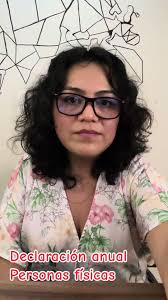 La declaración anual de personas fisicas se presenta en el mes de abr...