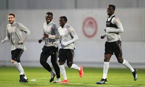 Cissé (53) el arabi (119). Olympiacos Bereit Fur Das Spiel Mit Arsenal Athen 9 84