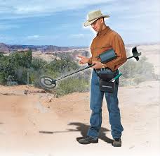 The metal detector comes with fully automatic ground balance for efficient functioning. Bounty Hunter Quick Silver Metalldetektor Suchgerat Mit Lcd Display 4 Segment Zielobjekt Identifizierung 3 Ton Audiosignal Automatischem Bodenausgleich Und Wasserdichter Suchspule Amazon De Gewerbe Industrie Wissenschaft