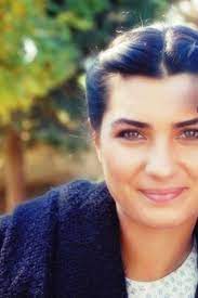 Tuba büyüküstün'ün özellikle geçen sezon asi dizisinin antakya'daki setinde, başta yönetmen cevdet mercan olmak üzere oyuncu ve set ekibiyle gerginlik yaşayınca sık sık bayıldığı belirtildi. Asi Dizisi áƒ¦ Startseite Facebook