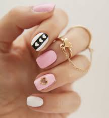 Valentine's day might be known as a hallmark holiday full of chocolate, greeting cards, and loads of love, but it's also the perfect excuse to pop into a whether you're a fan of minimalist masterpieces or bold pops of color, ahead, you'll discover 30 of our favorite valentine's day nail designs that are far. 10 Beautiful Valentine S Day Nail Designs
