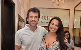 According to our records, andreia leal is possibly single. Andrea Leal Mulher De Eriberto Leao Sobre Segundo Filho Sou Uma Gravida Que Fica Zen Revista Marie Claire Celebridades