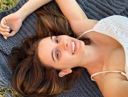 Evelyn sharma started her career as a model by doing various ad campaigns and tv commercials. Evelyn Sharma Enjoying Her Time Outdoors And Fans Can T Stop Loving Her Photos The Indian Wire