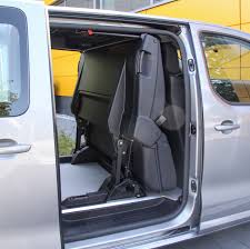 Neuer Opel Vivaro Crew Van Mit Flexspace Und Komplett Vorklappbarer Zweiter Sitzreihe Car Door Gear Stick Car