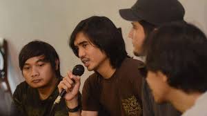 Sekarang posisi drum digantikan oleh brian yang resmi menjadi drummer sheila on 7. Sheila On 7 Manager Responds To Forced Police Stoppage Incident Life En Tempo Co