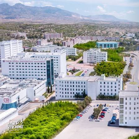 📍 Kuzey Kıbrıs'ın en çok tercih edilen üniversitesi: Yakın Doğu  Üniversitesi! 20 fakülte, 3 yüksekokul, 196 bölüm, 143 ülkeden 28.000'i  aşkın öğrenciyle bilim, kültür ve teknolojinin kalbinde bir eğitim deneyimi  seni bekliyor!