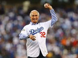 Hoy Sandy Koufax cumple 89 años. La Leyenda del béisbol y miembro del salón  de la fama ganó 3 Cy Young, 4 anillos de campeonato, 1 MVP, 4 No-hitters y  1 juego