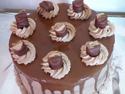 Une Fois N Est Pas Coutume J Ai Voulu Essayer Un Gateau Que L On Voit De Plus En Plus Sur Les Blogs Recette Layer Cake Kinder Gourmandise Gateau Kinder Bueno