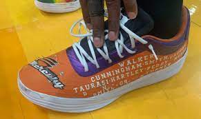 Www.espn.in deandre ayton stats news bio espn. Suns Deandre Ayton Honors Phoenix Mercury With Custom Pumas