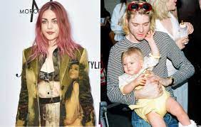 There's a famous picture of rupaul charles holding a baby frances bean cobain backstage at the 1993 mtv video music awards. Frances Bean Explains Why She Quotes Kurt Cobain S Suicide Note