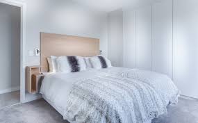 Having less stuff means everything in the room needs to be both gorgeous and practical. The Joy Of Less 10 Minimalist Bedroom Decorating Ideas That Aren T Boring