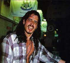 Jun 17, 2021 · the widow of frontman chris cornell has reportedly reached an agreement with the rest of the band to hand over control of the 90s grunge act's social media accounts. Chris Cornell With An Interesting Flag In The Background 90s Nufc