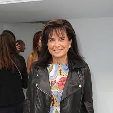 Get anne sinclair's contact information, age, background check, white pages, photos, relatives, social networks, resume & professional records. Anne Sinclair Epanouie Comme Jamais Avec Son Nouveau Compagnon Gala
