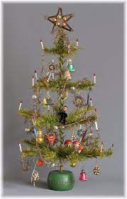 Sort by christmas and happy new year illustration with christmas decorations. Gansfederbaum Lametta Girlande Lauscha Gablonz Um 1920 Glas Top Krampus Watte Vintage Christmas Tree Antique Christmas Ornaments Vintage Christmas Ornaments