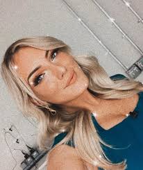 As my dad likes to say, “Never let anyone dull your sparkle!” ✨ I hope you  all have a wonderful weekend 🤍