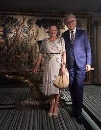 Dit is geen intelligente beslissing en riskeert veel gezonde bedrijven in het faillissement te drijven vooral als een derde golf toeslaat. Bekende Antiquair Paul De Grande Stelt Tentoon In Hotel La Reserve Knokke Heist Hln Be