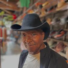 Many women I make hats for are navigating big life changes. Sometimes it's  a marriage, sometimes it's a divorce, sometimes it's a big trip, sometimes  it's a milestone birthday, sometimes it's cancer.