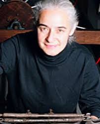 Lesley Armstrong of #armstrongtextiles fell in love with weaving when she  wove her first cloth in Halifax, Nova Scotia, years ago. During her studies  at NSCAD University in Halifax Lesley studied weaving