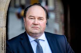 Dat heeft de vliegvakantiekrant ontdekt. Forum Voor Democratie Schorst Henk Otten Het Parool