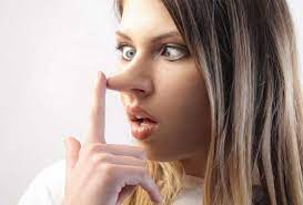 لغة الجسد ليست دائم ا صادقة 4 أدلة تكشف الشخص الكاذب 22عربي