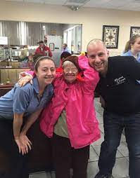 Waitress helps elderly woman with special needs