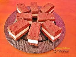 Cu aluat facut acasa, sos de rosii cu busuioc, si de toate deasupra, sa fie din belsug: Kinder Felie De Lapte Prajitura Cu Blat Pufos De Cacao Si Crema Fina