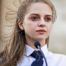 Lisede öğrenim gören yazıcı, 2016 yılında rol aldığı babam ve ailesi dizisi ile ilk oyunculuk deneyimini yaşamıştır. Ipek Filiz Yazici Tv Series Biography Turkish Drama